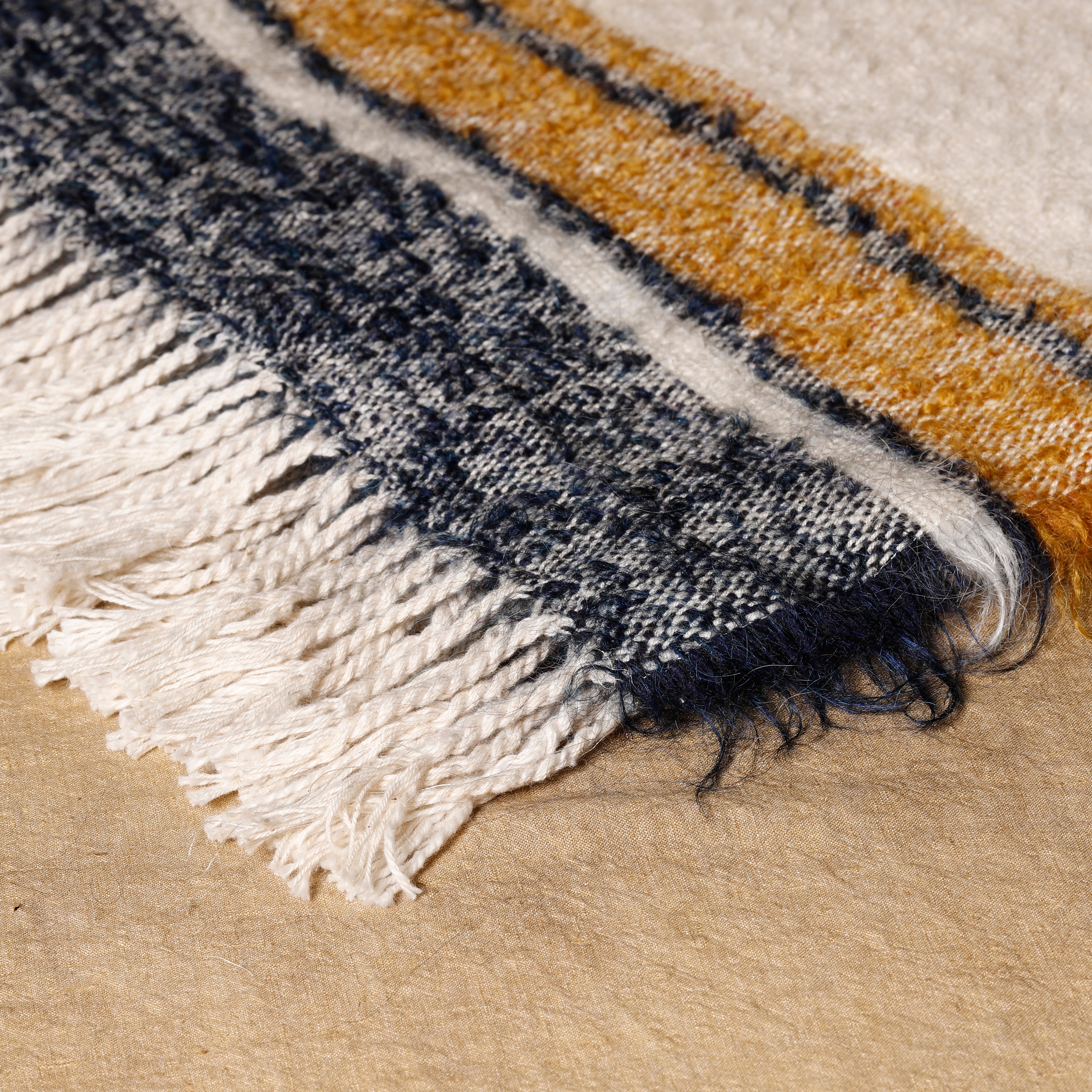 Idrofobo Throw - The House of Lyria