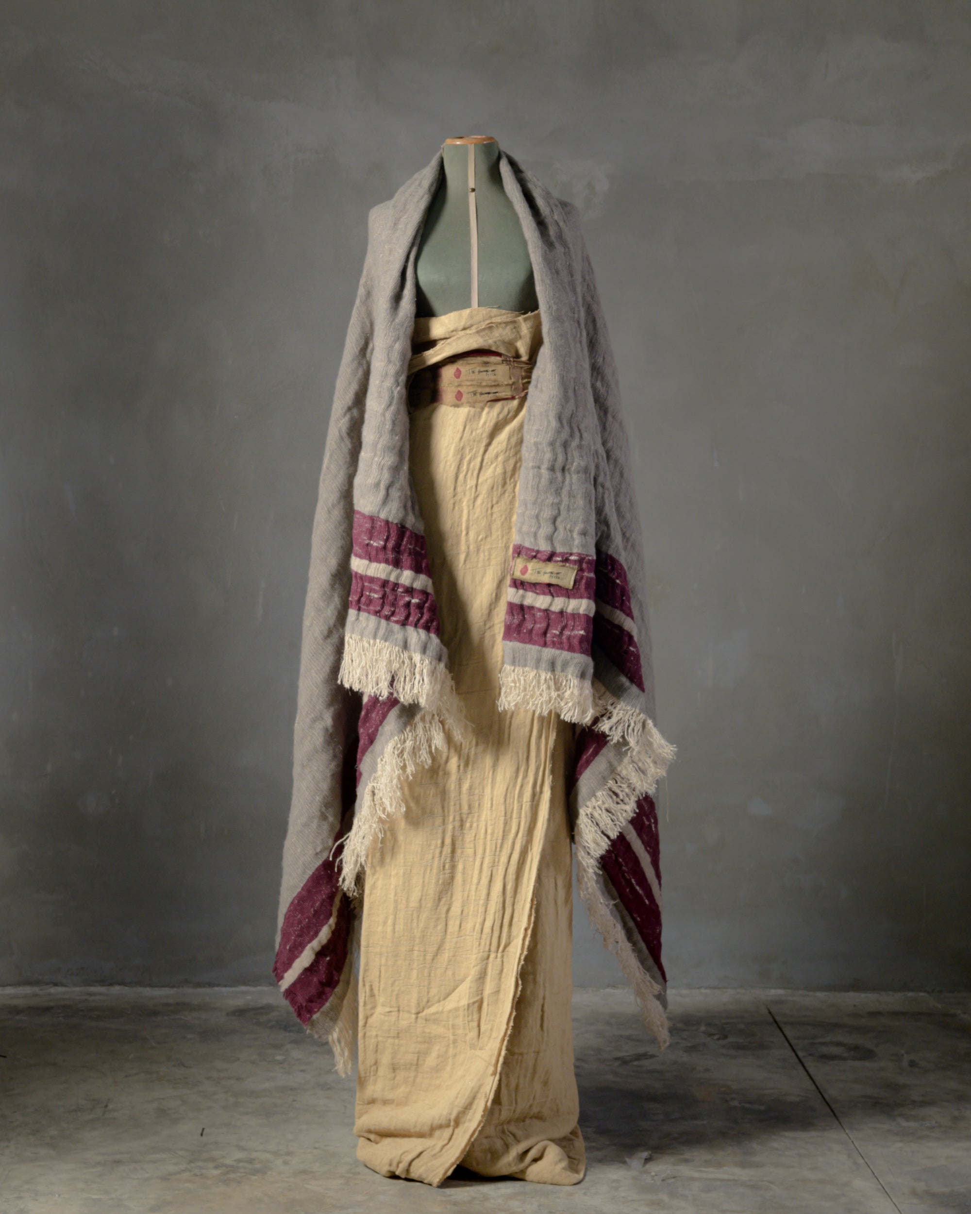 Castor Throw - The House of Lyria