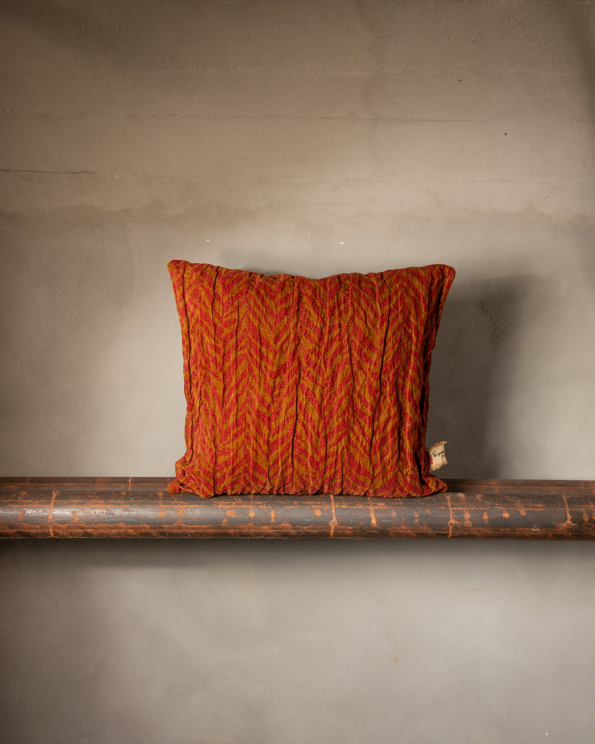 Arrogante Pillow - The House of Lyria