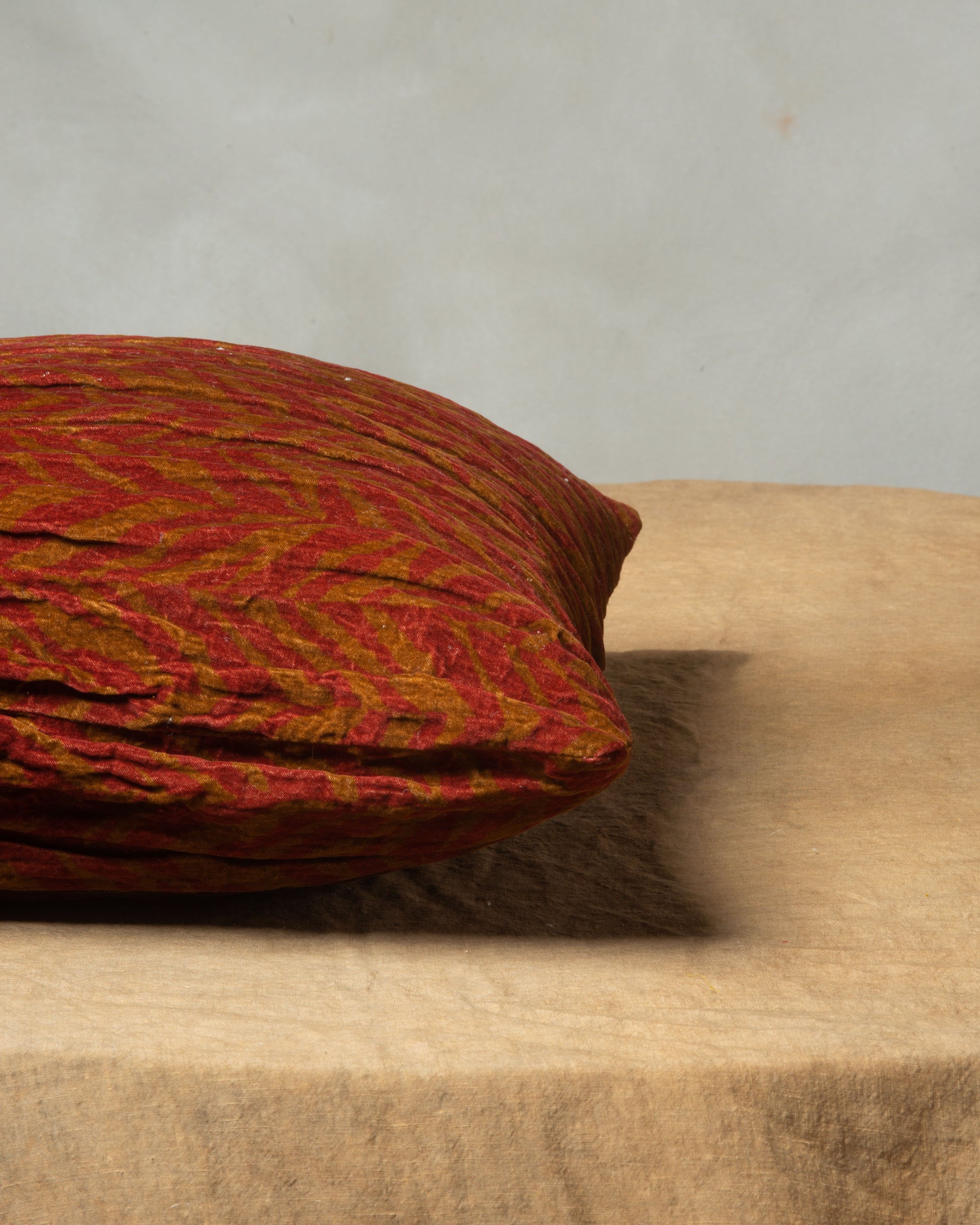 Arrogante Pillow - The House of Lyria