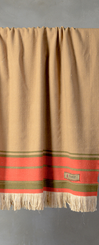 Grottesco Throw - The House of Lyria