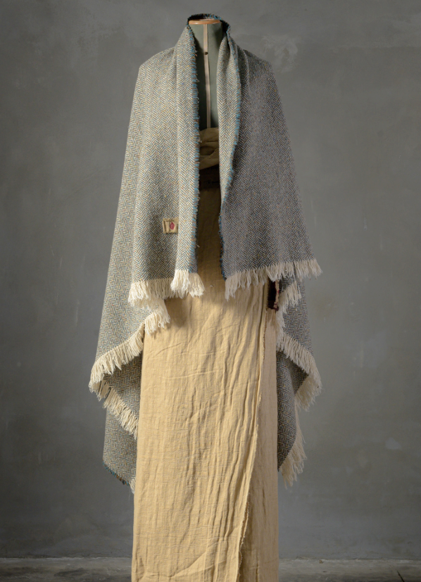 Macigno Throw - The House of Lyria