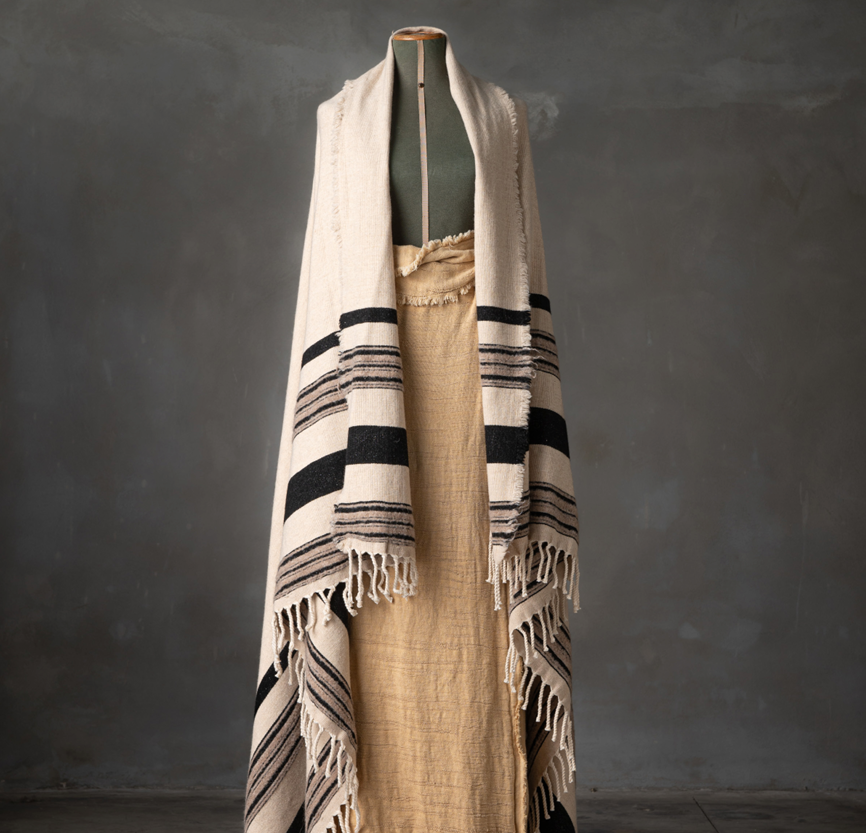 Manera Throw - The House of Lyria