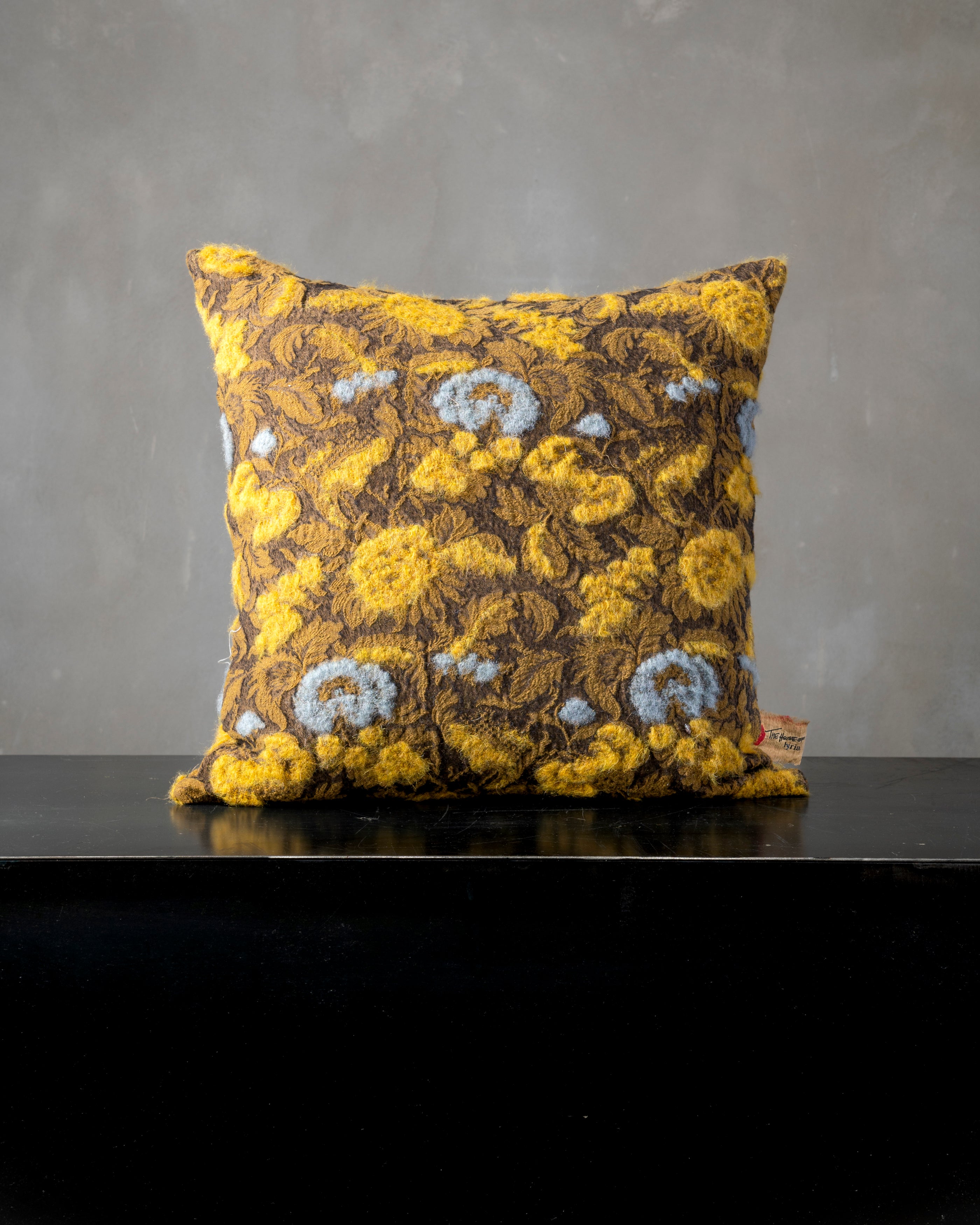 Areca Pillow 22"x22" - The House of Lyria