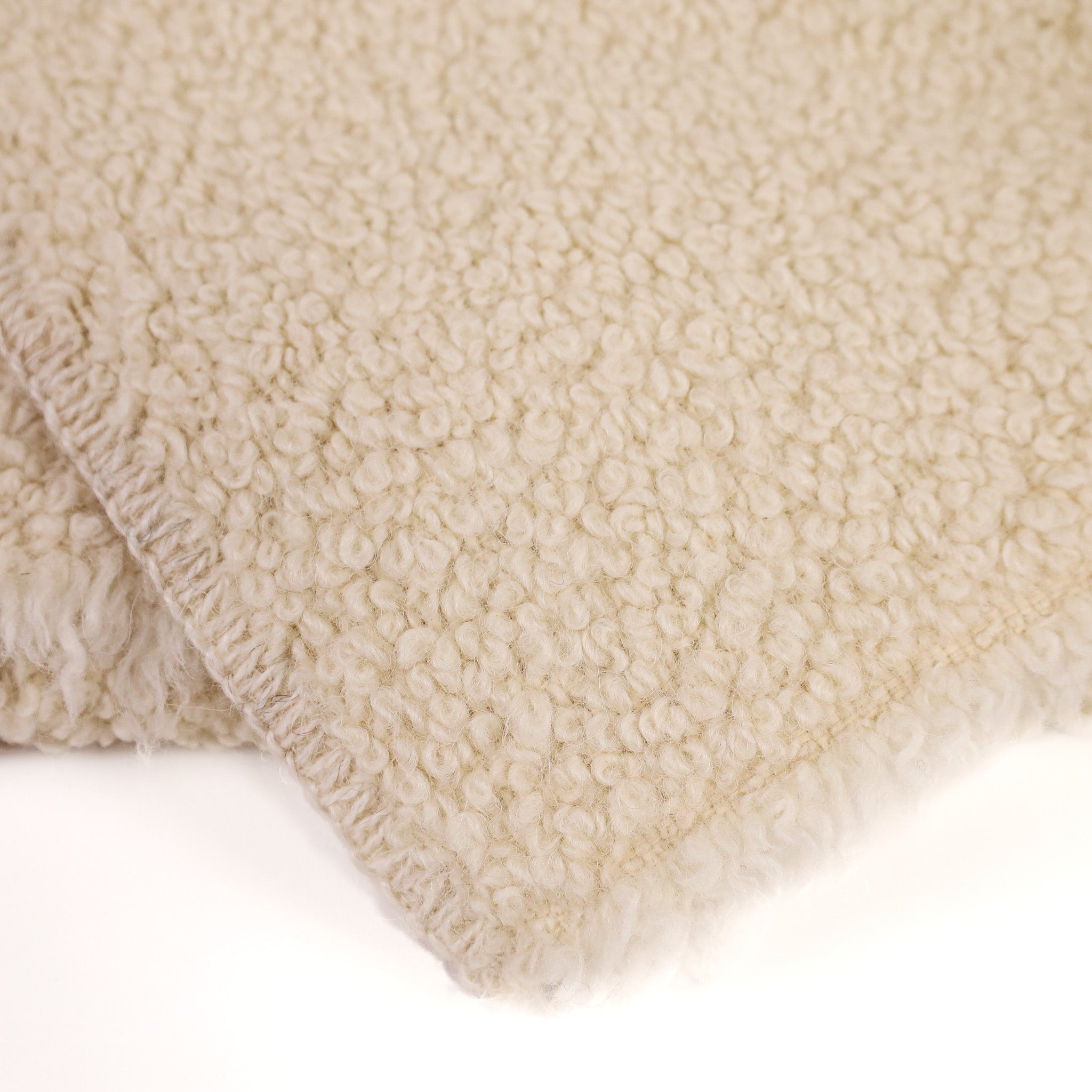 Kurlisuri Throw