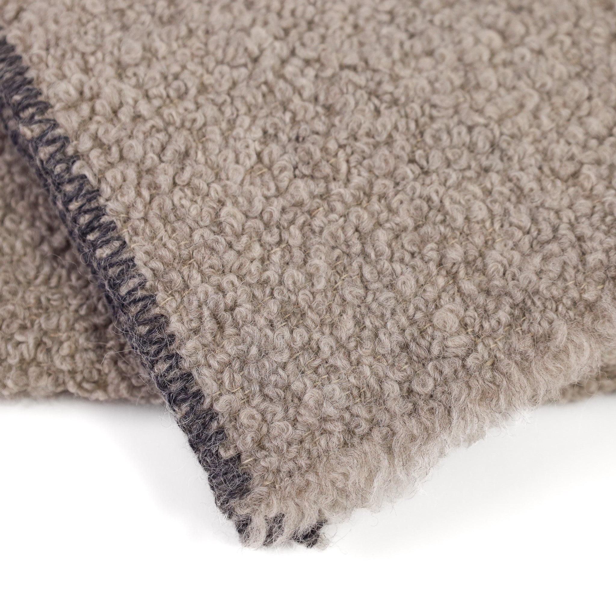 Kurlisuri Throw
