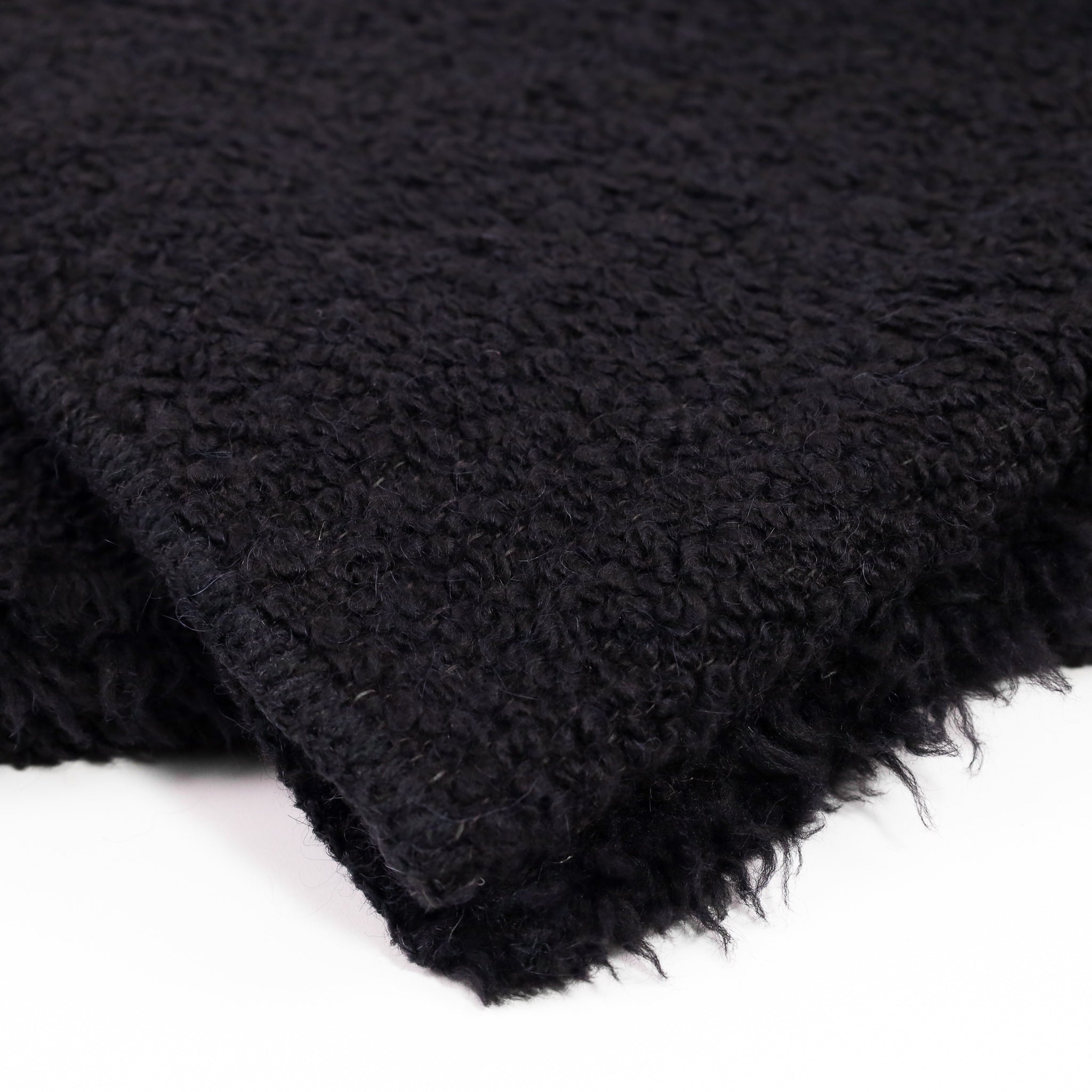 Kurlisuri Throw