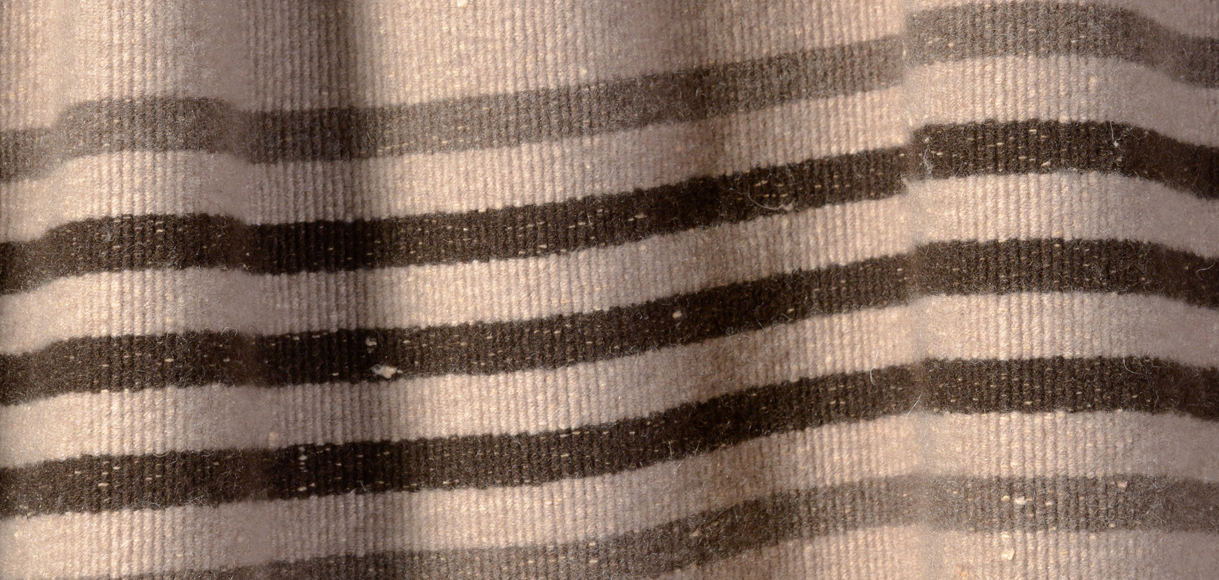 Formia Throw