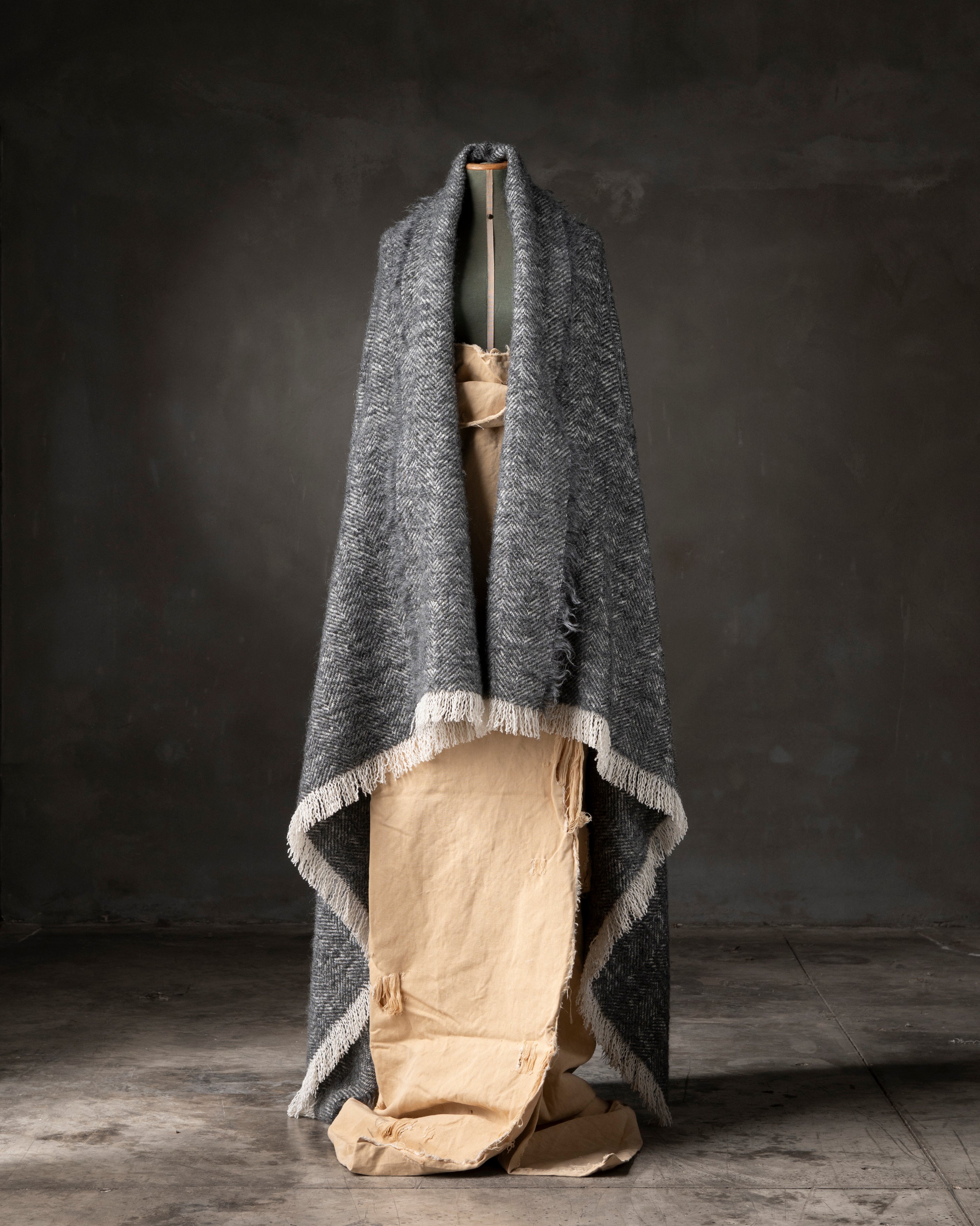 Sterlitzia Throw