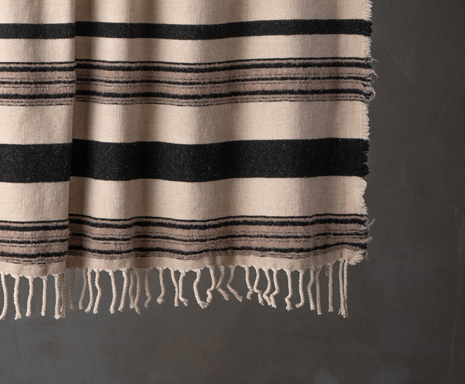 Manera Throw