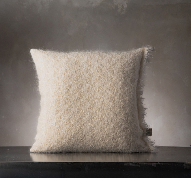 Temperanza Pillow 24"x24"